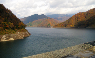 村が湖底に沈む徳山ダム